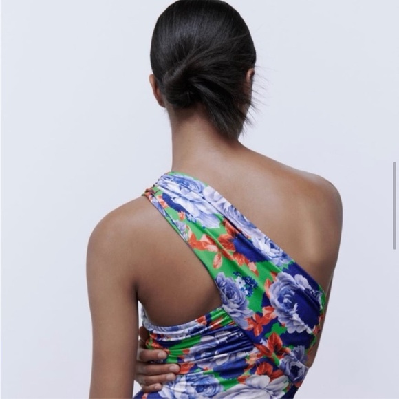 🫐 ZARA BLUE MULTI FLORAL ASYMMETRICAL BODYSUIT! - Picture 13 of 16